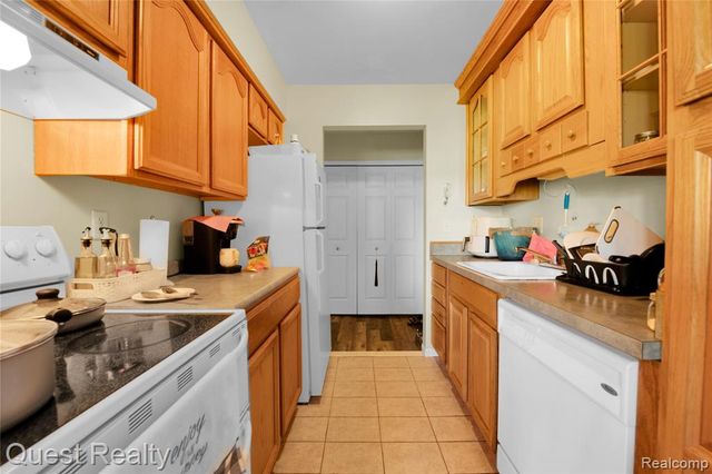 30028 W 12 Mile Road, Farmington Hills, MI 48334
