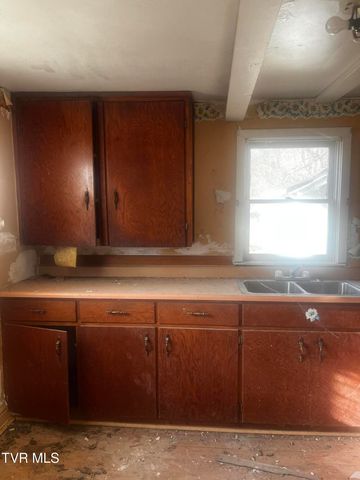 1404 Merrywood Drive, Johnson City, TN 37604