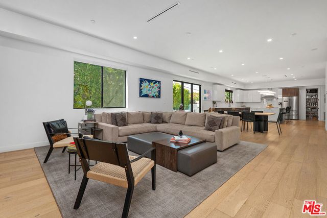 5131 Etiwanda Avenue, Tarzana, CA 91356