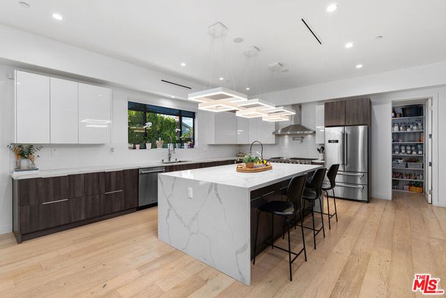 5131 Etiwanda Avenue, Tarzana, CA 91356