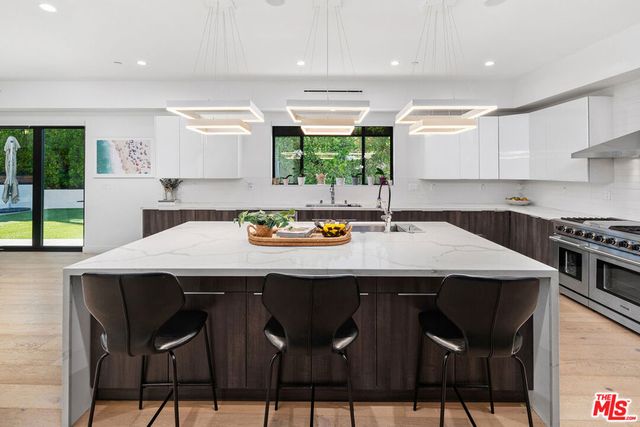 5131 Etiwanda Avenue, Tarzana, CA 91356