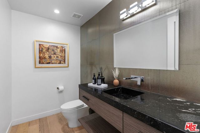 5131 Etiwanda Avenue, Tarzana, CA 91356