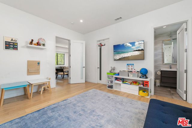 5131 Etiwanda Avenue, Tarzana, CA 91356