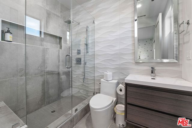 5131 Etiwanda Avenue, Tarzana, CA 91356