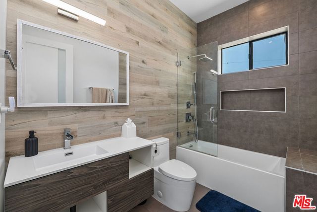 5131 Etiwanda Avenue, Tarzana, CA 91356