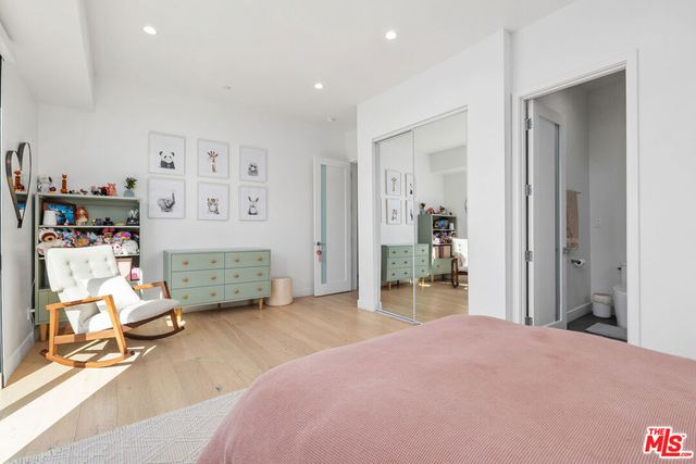 5131 Etiwanda Avenue, Tarzana, CA 91356