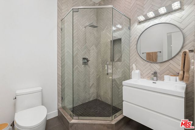 5131 Etiwanda Avenue, Tarzana, CA 91356