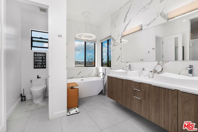 5131 Etiwanda Avenue, Tarzana, CA 91356