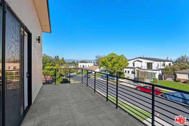 5131 Etiwanda Avenue, Tarzana, CA 91356