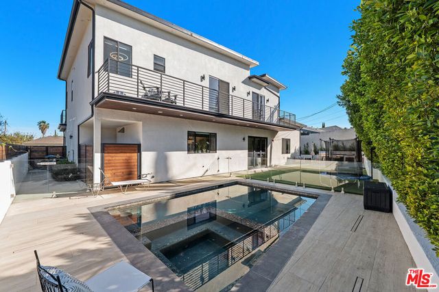 5131 Etiwanda Avenue, Tarzana, CA 91356