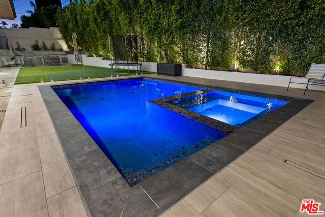 5131 Etiwanda Avenue, Tarzana, CA 91356