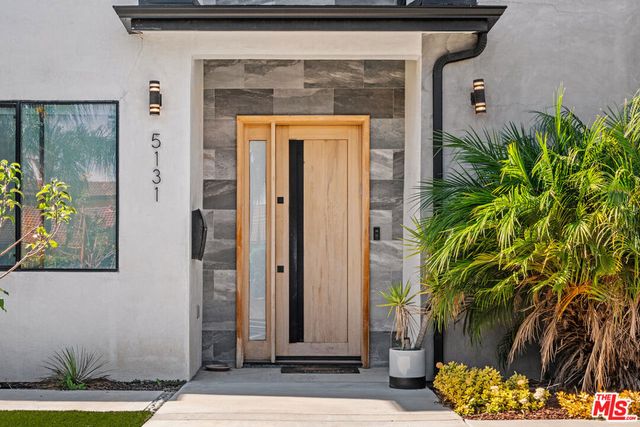 5131 Etiwanda Avenue, Tarzana, CA 91356