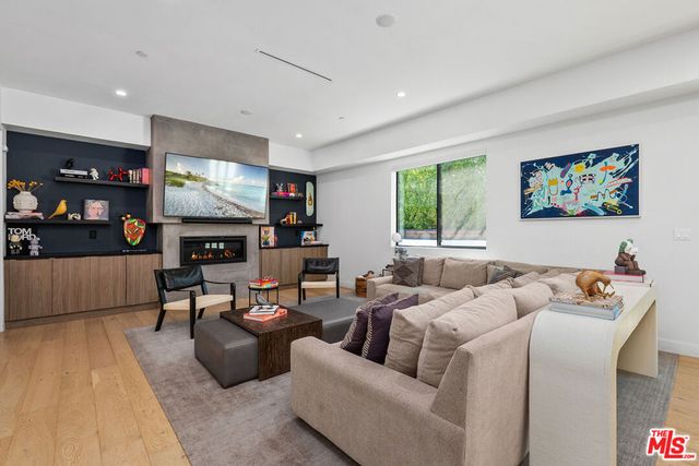 5131 Etiwanda Avenue, Tarzana, CA 91356