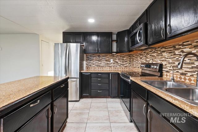 1351 N Oakwood Ln, Boise, ID 83704