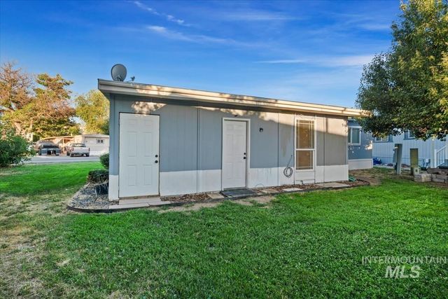 1351 N Oakwood Ln, Boise, ID 83704
