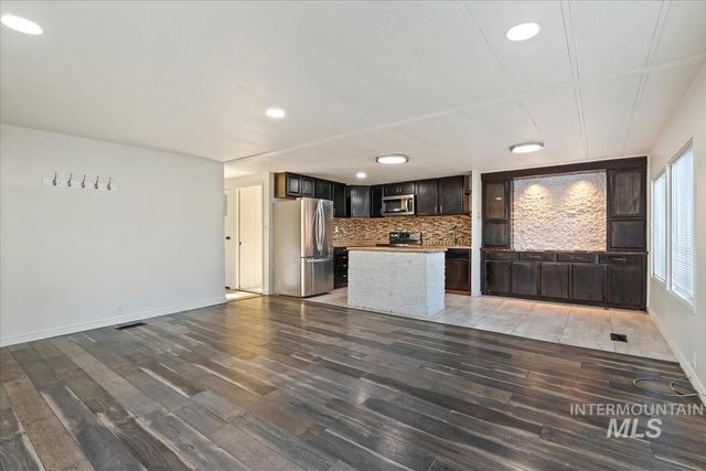 1351 N Oakwood Ln, Boise, ID 83704