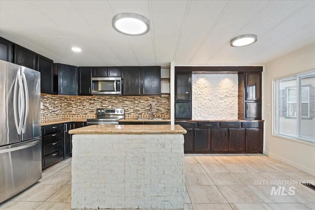 1351 N Oakwood Ln, Boise, ID 83704