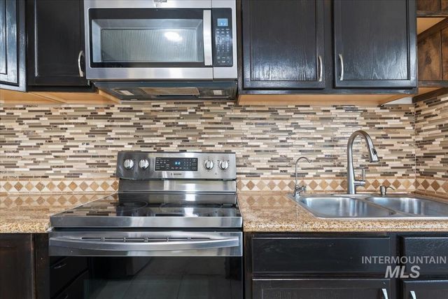 1351 N Oakwood Ln, Boise, ID 83704