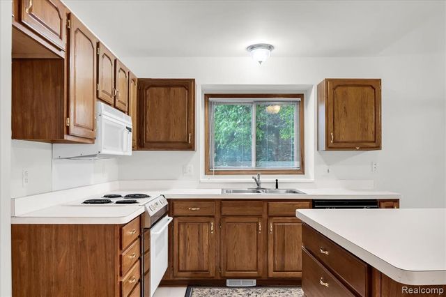 28335 Golf Pointe Boulevard, Farmington Hills, MI 48331