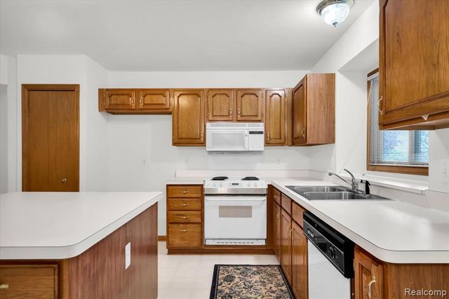 28335 Golf Pointe Boulevard, Farmington Hills, MI 48331
