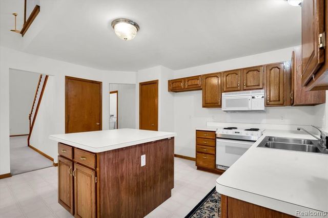 28335 Golf Pointe Boulevard, Farmington Hills, MI 48331