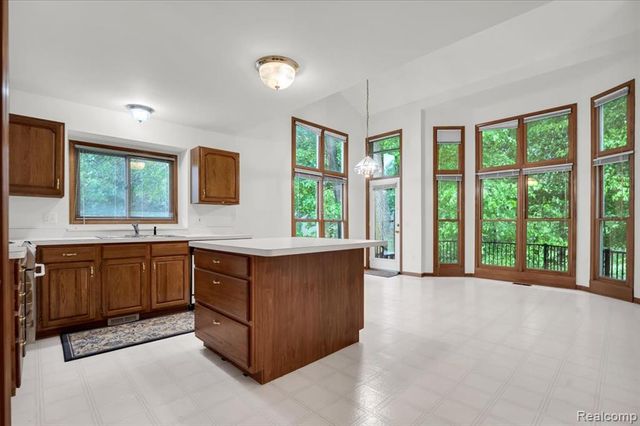 28335 Golf Pointe Boulevard, Farmington Hills, MI 48331