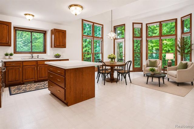 28335 Golf Pointe Boulevard, Farmington Hills, MI 48331