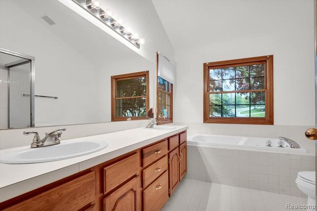 28335 Golf Pointe Boulevard, Farmington Hills, MI 48331