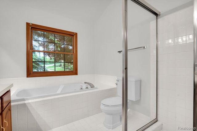 28335 Golf Pointe Boulevard, Farmington Hills, MI 48331