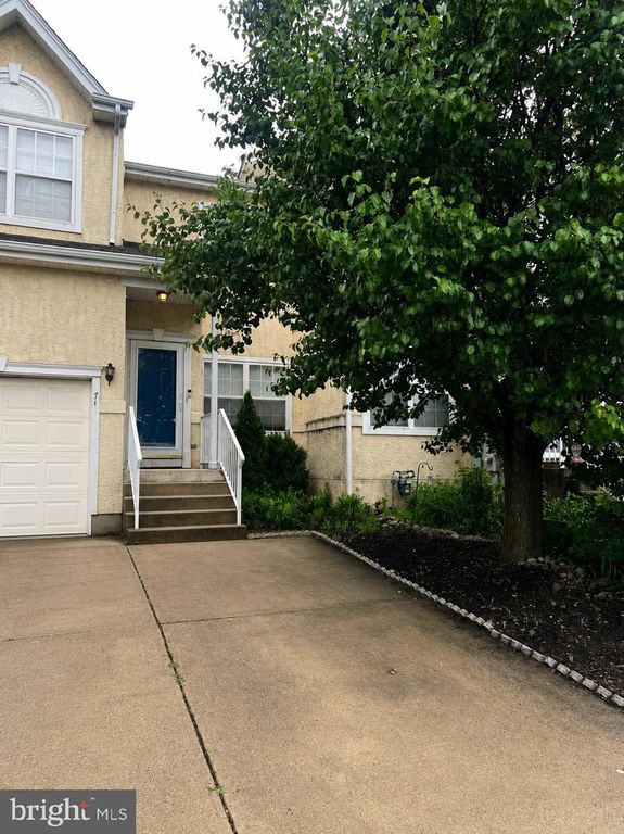71 VERSAILLES BLVD, Cherry Hill, NJ 08003