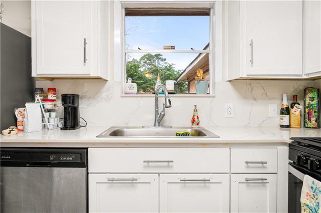 2101 FAIRVIEW Lane, Pineville, LA 71360