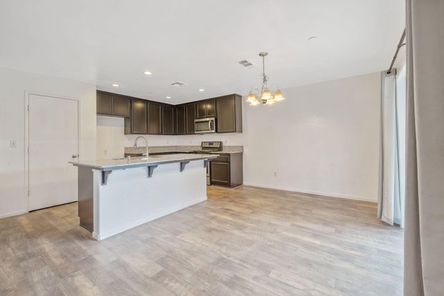 1641 N Virmargo Street, Visalia, CA 93292