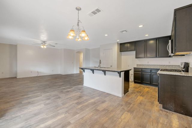 1641 N Virmargo Street, Visalia, CA 93292