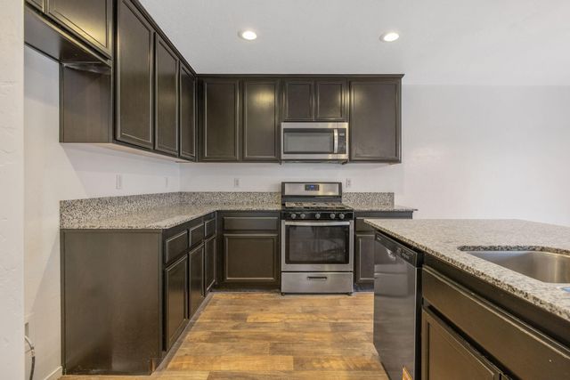 1641 N Virmargo Street, Visalia, CA 93292