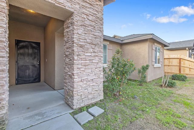 1641 N Virmargo Street, Visalia, CA 93292