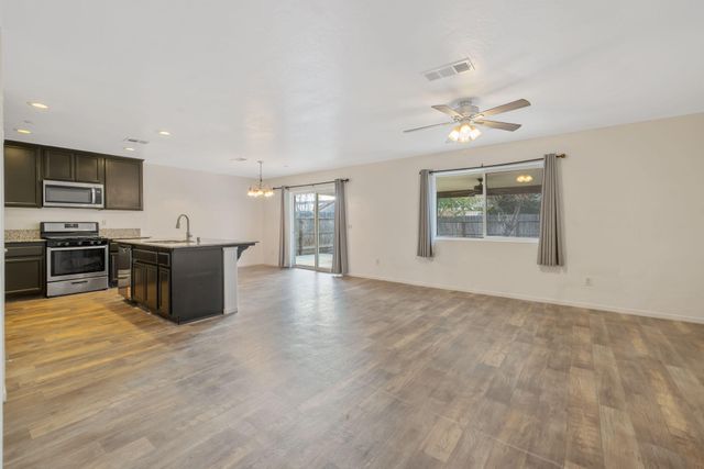 1641 N Virmargo Street, Visalia, CA 93292