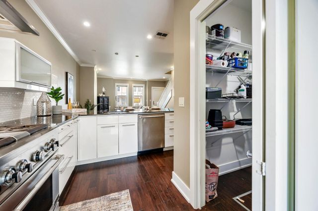 515 G Street 213, Jacksonville, OR 97530