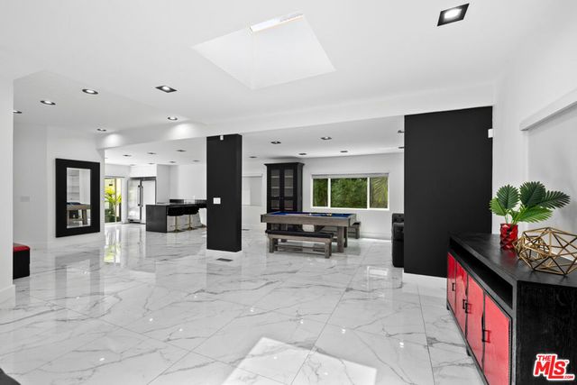 1750 N Beverly Glen Boulevard, Los Angeles, CA 90077