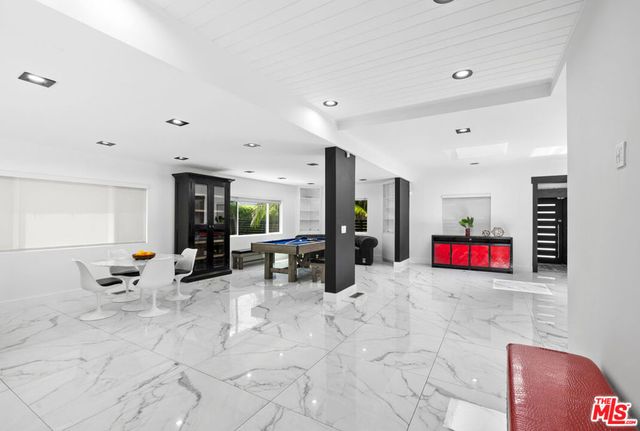 1750 N Beverly Glen Boulevard, Los Angeles, CA 90077