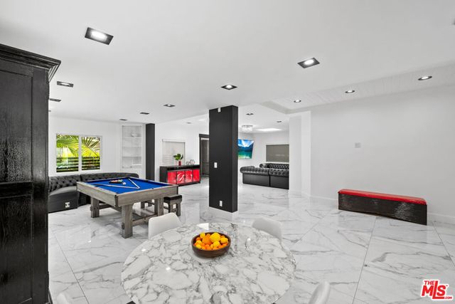 1750 N Beverly Glen Boulevard, Los Angeles, CA 90077