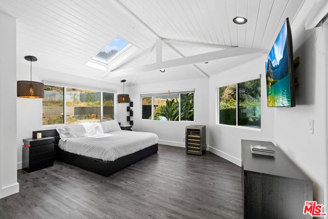 1750 N Beverly Glen Boulevard, Los Angeles, CA 90077