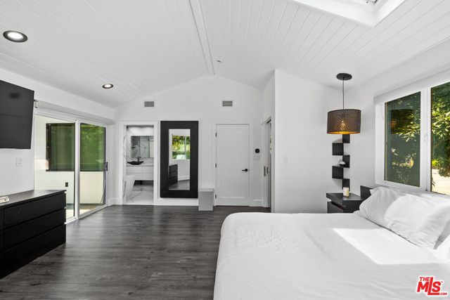 1750 N Beverly Glen Boulevard, Los Angeles, CA 90077