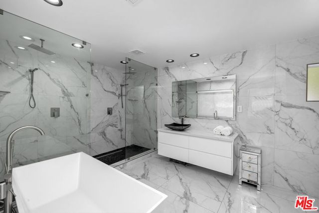 1750 N Beverly Glen Boulevard, Los Angeles, CA 90077
