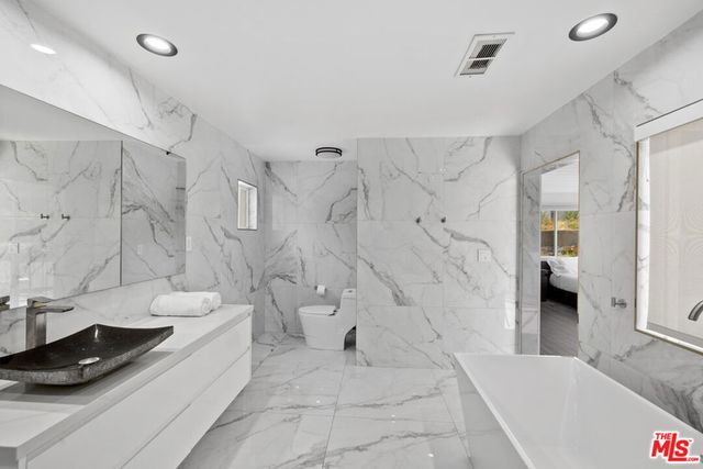 1750 N Beverly Glen Boulevard, Los Angeles, CA 90077