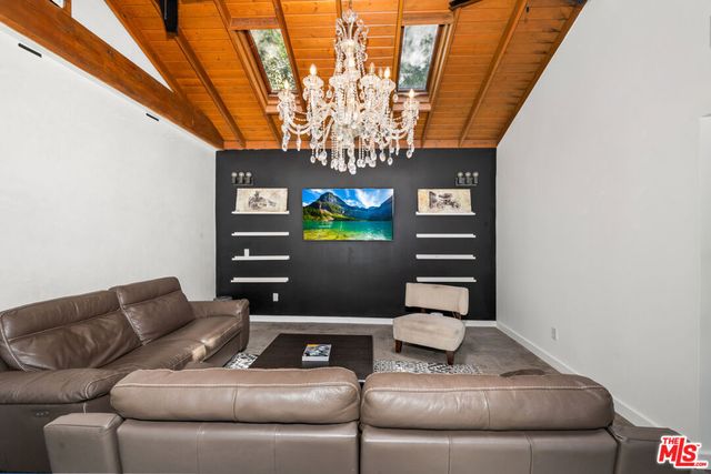 1750 N Beverly Glen Boulevard, Los Angeles, CA 90077