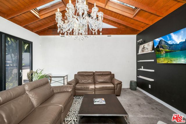 1750 N Beverly Glen Boulevard, Los Angeles, CA 90077