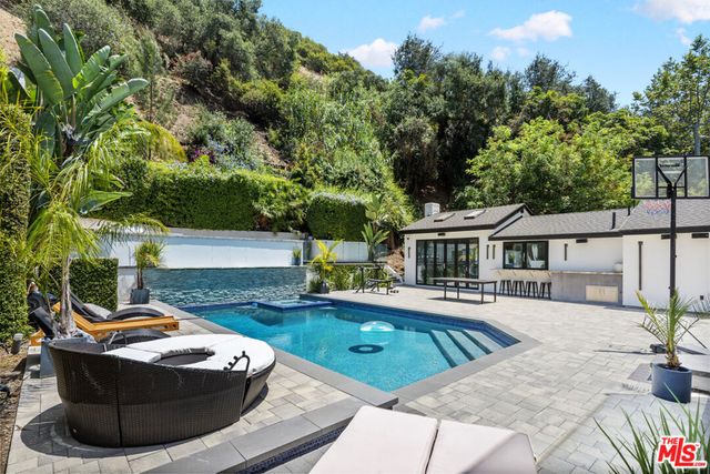 1750 N Beverly Glen Boulevard, Los Angeles, CA 90077