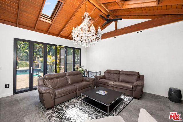 1750 N Beverly Glen Boulevard, Los Angeles, CA 90077