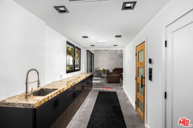 1750 N Beverly Glen Boulevard, Los Angeles, CA 90077