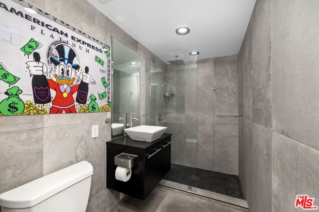 1750 N Beverly Glen Boulevard, Los Angeles, CA 90077